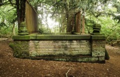 Robin Hoods grave 2